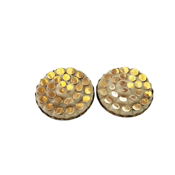 Jewelry - Vintage clip on earrings
